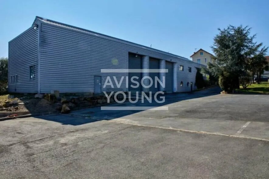 Local d’activités dans Villeneuve-le-Roi à louer - Photo de l’immeuble – Image 2 sur 8