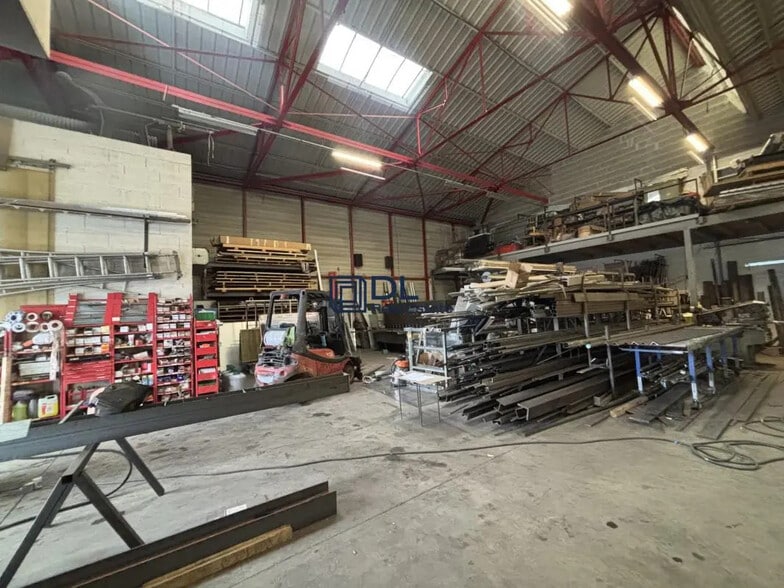 Industriel/Logistique dans Chilly-Mazarin à vendre - Photo de l’immeuble – Image 3 sur 6