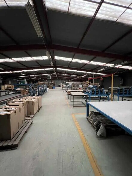 Industriel/Logistique dans Neuilly-en-Thelle à vendre - Photo intérieure – Image 1 sur 9