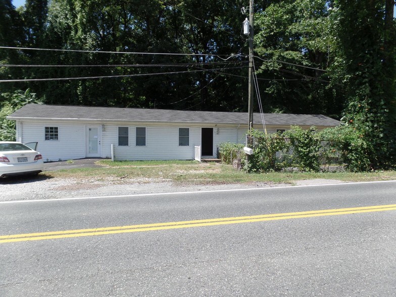 19002 Fuller Heights Rd, Triangle, VA à vendre - Photo principale – Image 1 sur 1