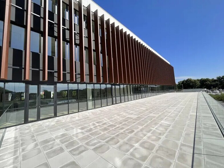 Bureau dans Mérignac à louer - Photo de l’immeuble – Image 1 sur 11