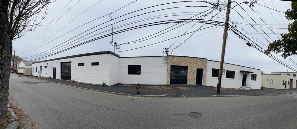 70 Clematis Ave, Waltham, MA à louer - Photo de l’immeuble – Image 2 sur 22