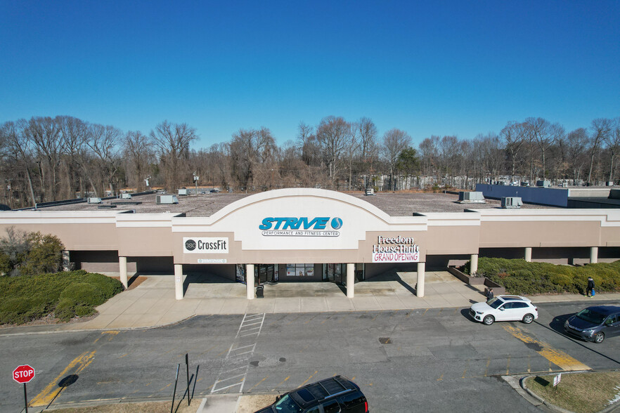 3716-3728 Battleground Ave, Greensboro, NC à louer - Photo de l’immeuble – Image 3 sur 8