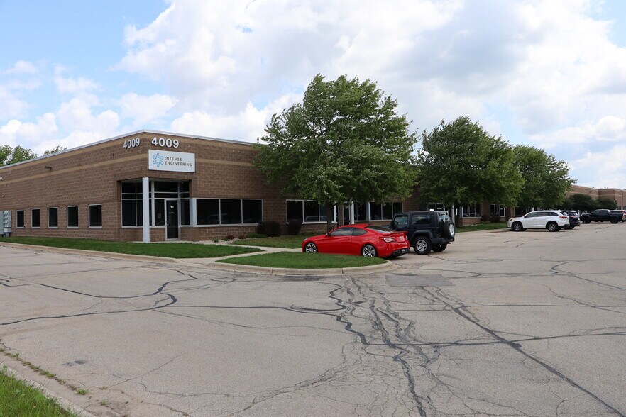 4009 Felland Rd, Madison, WI à louer - Photo de l’immeuble – Image 2 sur 12