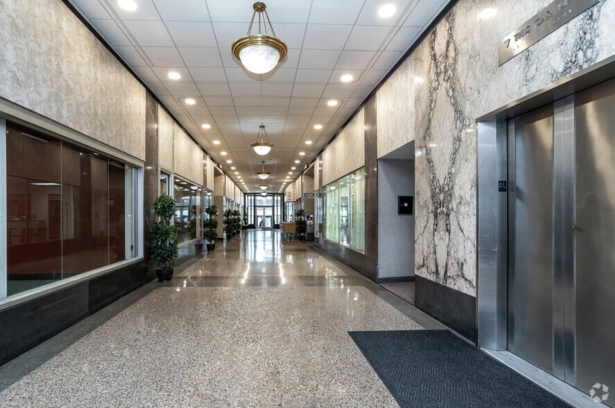 10-22 E Main St, Rochester, NY à louer - Hall d’entrée – Image 2 sur 14