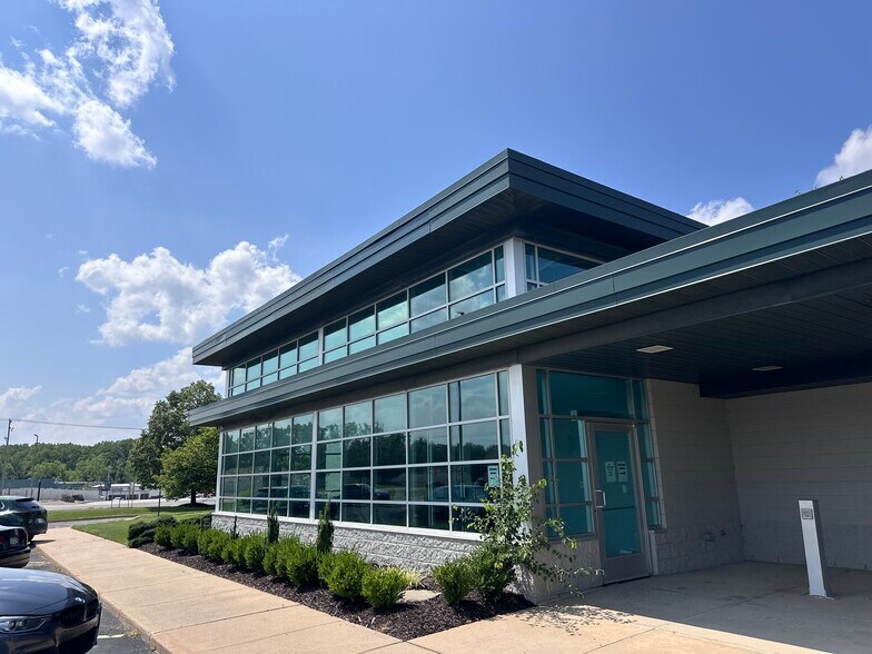 3350 Broadmoor Ave SE, Grand Rapids, MI à louer - Photo de l’immeuble – Image 2 sur 41
