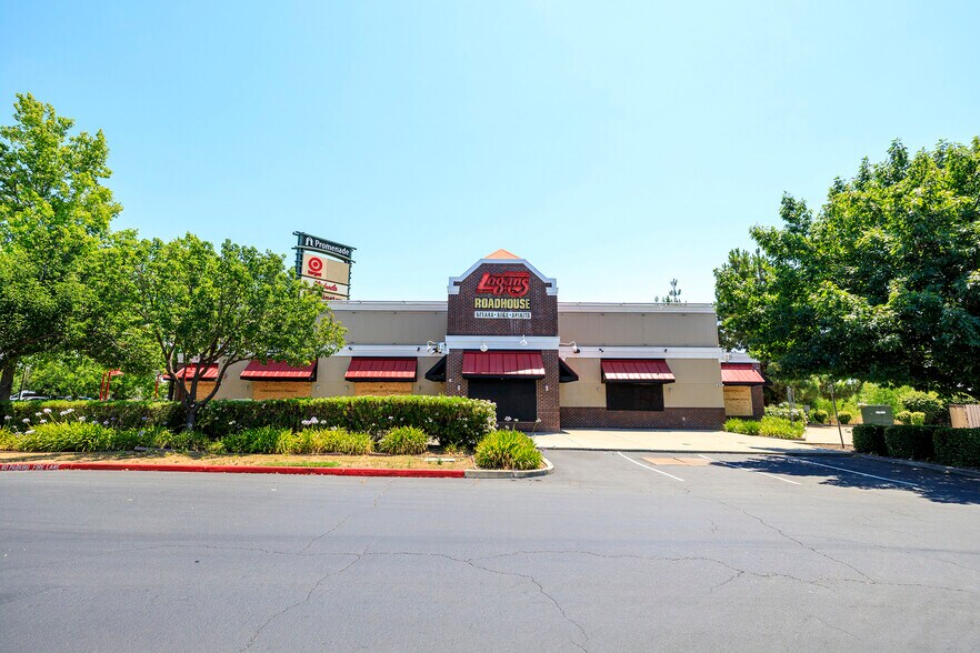 3698 N Freeway Blvd, Sacramento, CA à louer - Photo de l’immeuble – Image 3 sur 5
