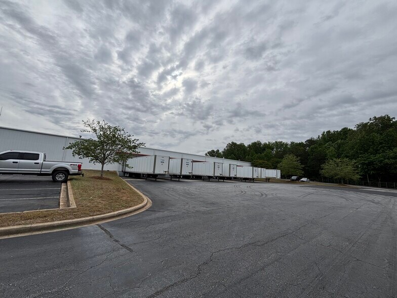 6410 Augusta Rd, Greenville, SC à louer - Photo de l’immeuble – Image 3 sur 5