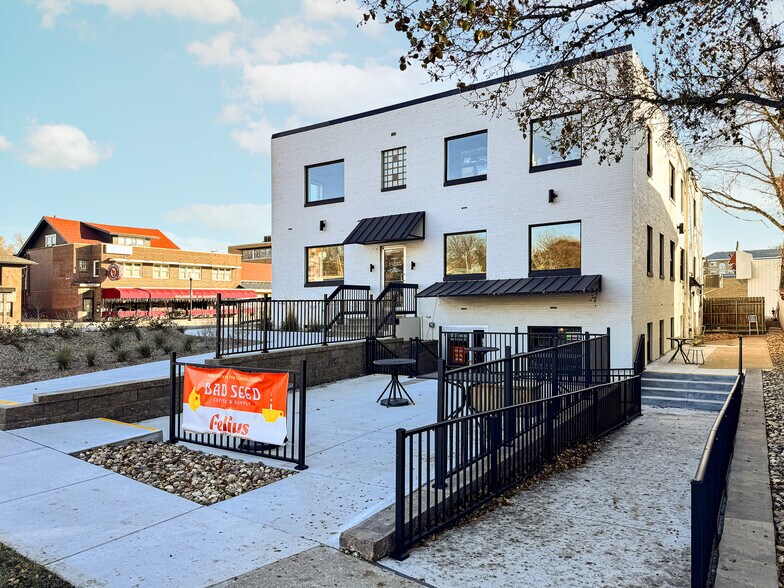 5015 Dodge St, Omaha, NE à louer - Photo de l’immeuble – Image 3 sur 5