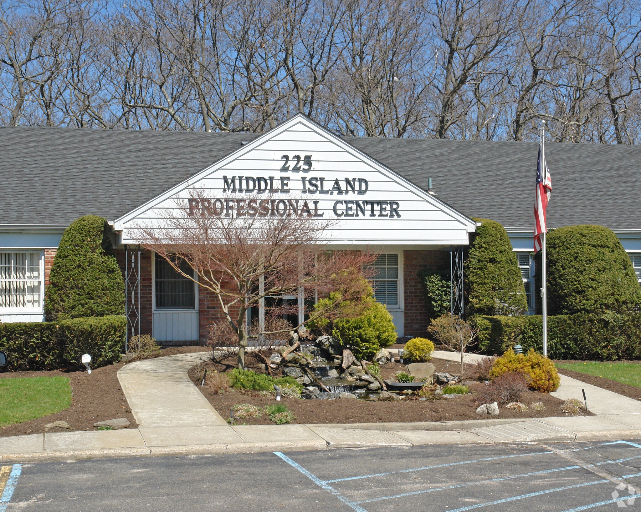 225 Middle Country Rd, Middle Island, NY à louer Photo de l’immeuble– Image 1 sur 11