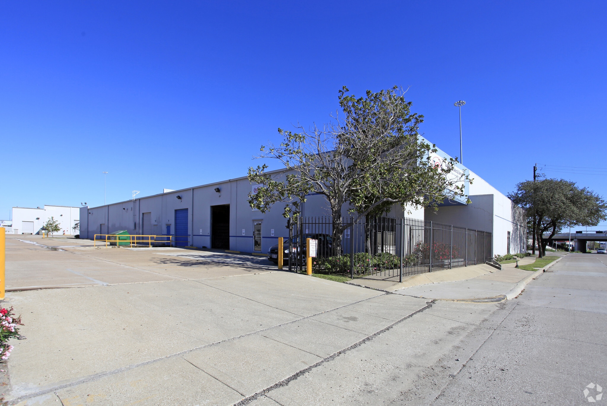 9153-9155 Wallisville Rd, Houston, TX à louer Photo principale– Image 1 sur 4