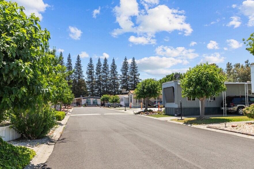 NorCal MHC Portfolio portefeuille de 4 biens à vendre sur LoopNet.fr - Photo de l’immeuble – Image 2 sur 12