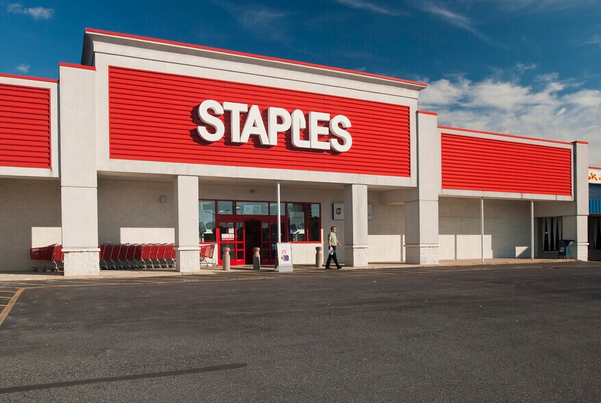 331-379 N Reading Rd, Ephrata, PA à louer - Photo de l’immeuble – Image 2 sur 4