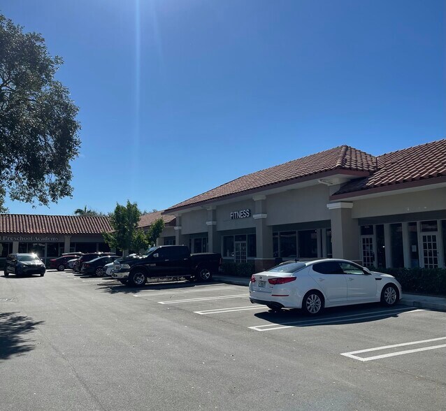 8100 Wiles Rd, Coral Springs, FL à louer - Photo de l’immeuble – Image 2 sur 4