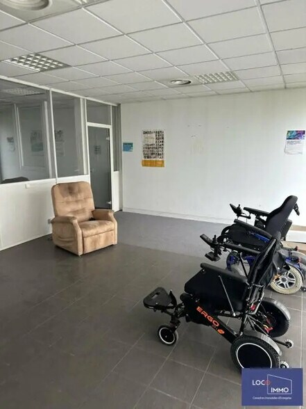 Local d’activités dans Bordeaux à louer - Photo de l’immeuble – Image 2 sur 3