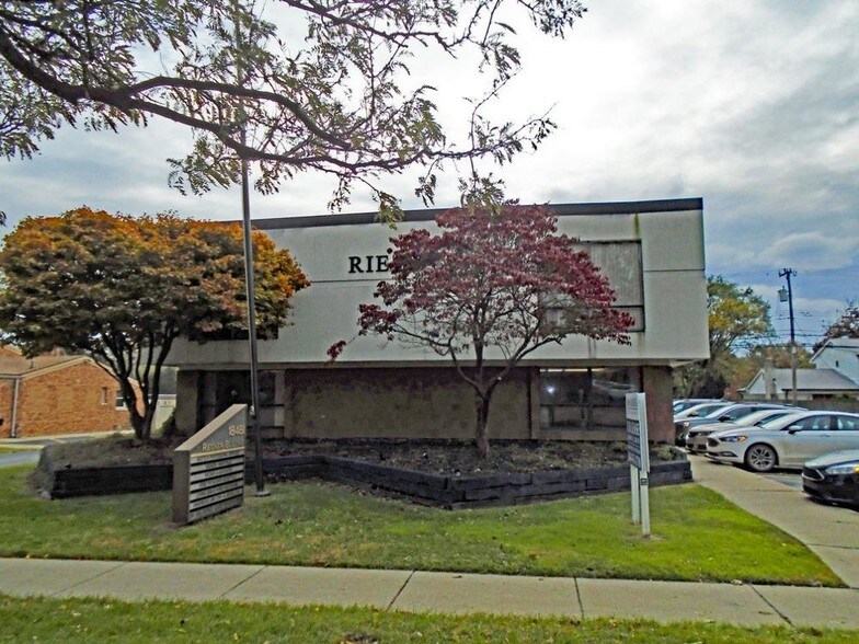 18481 W Ten Mile Rd, Southfield, MI à louer - Photo de l’immeuble – Image 2 sur 4