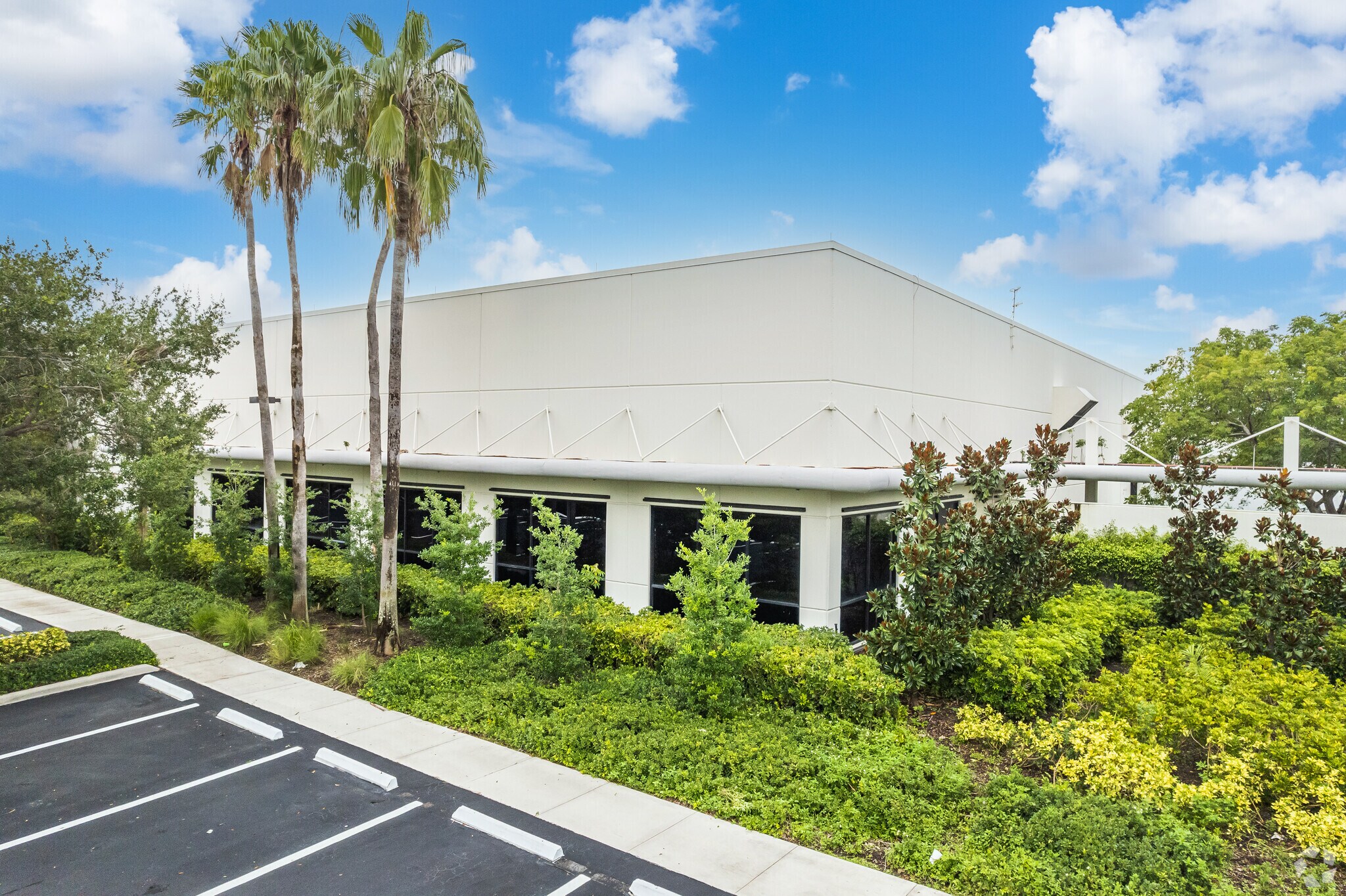 3245 Meridian Pky, Weston, FL à louer Photo de l’immeuble– Image 1 sur 11