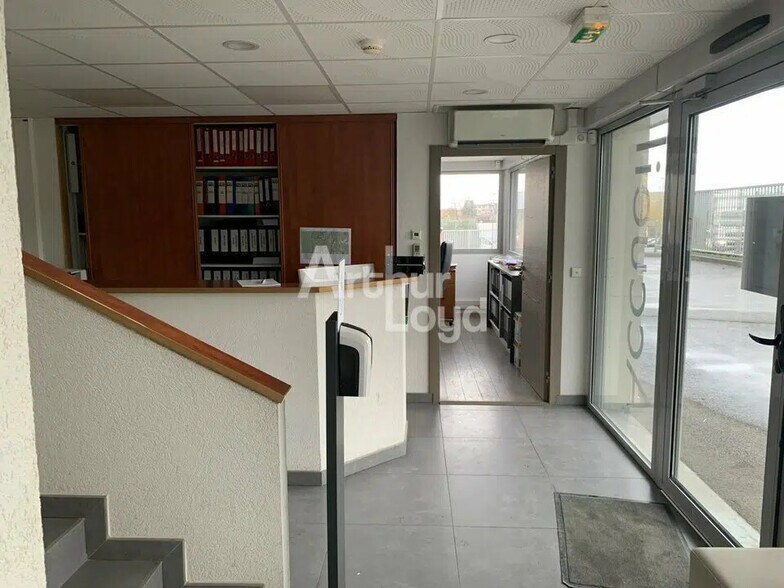 Local d'activités dans Annecy à vendre - Hall d’entrée – Image 2 sur 12