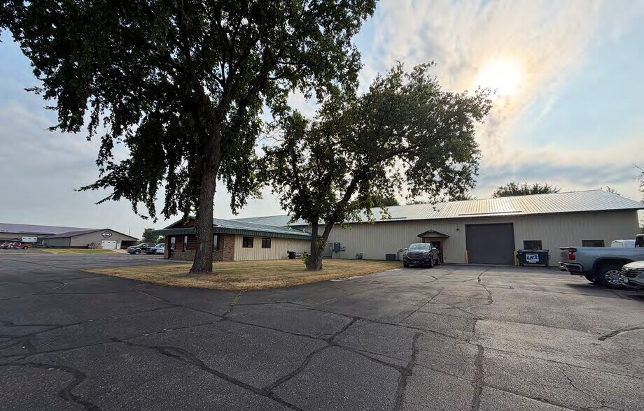 14085 Commerce Dr, Becker, MN à vendre - Photo de l’immeuble – Image 3 sur 5