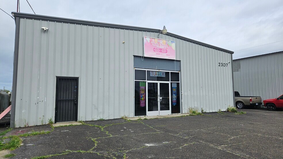 2307-2311 Industrial Way, Ceres, CA à vendre - Photo principale – Image 1 sur 5