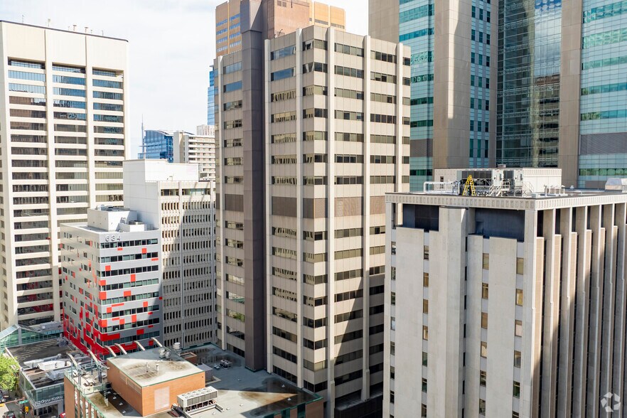 633 6th Ave SW, Calgary, AB à louer - Photo principale – Image 1 sur 9