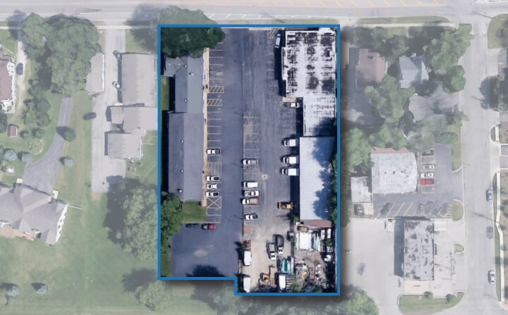670 E Calhoun St, Woodstock, IL à louer - Aérien – Image 2 sur 33