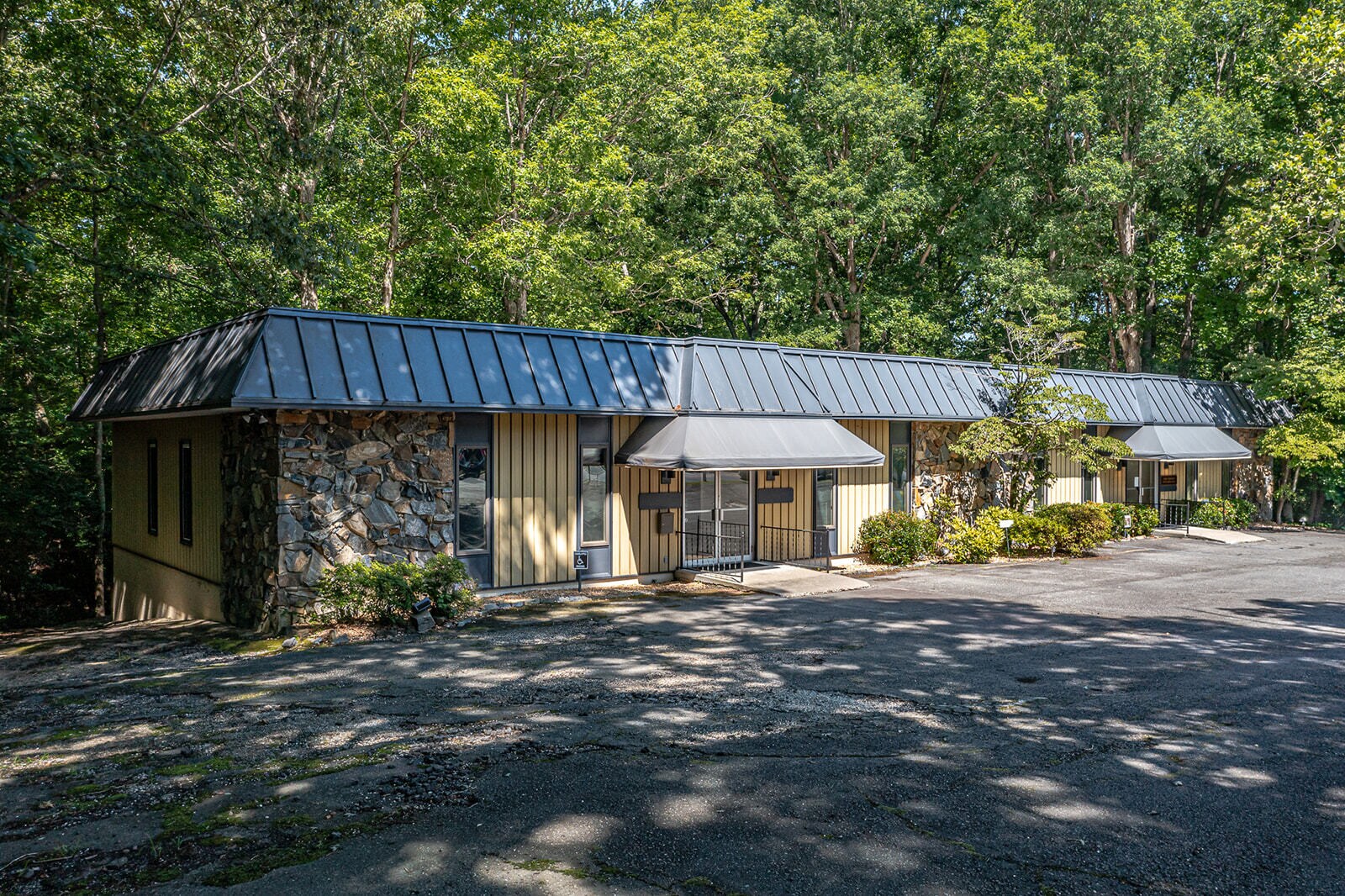 279 N Main St, Kilmarnock, VA à vendre Photo de l’immeuble– Image 1 sur 49