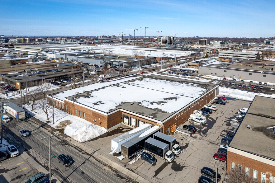 5588-5590 Av Royalmount, Montréal, QC à louer - Aérien – Image 2 sur 4