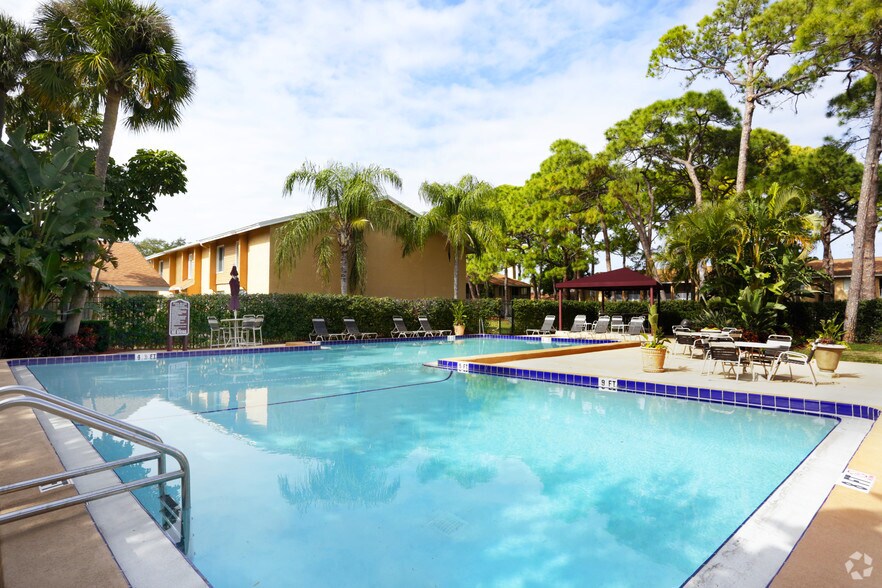 5473 27th St S, Saint Petersburg, FL à vendre - Photo de l’immeuble – Image 2 sur 39