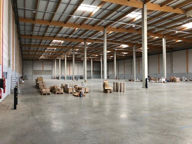 Plus de détails pour Industriel/Logistique à louer