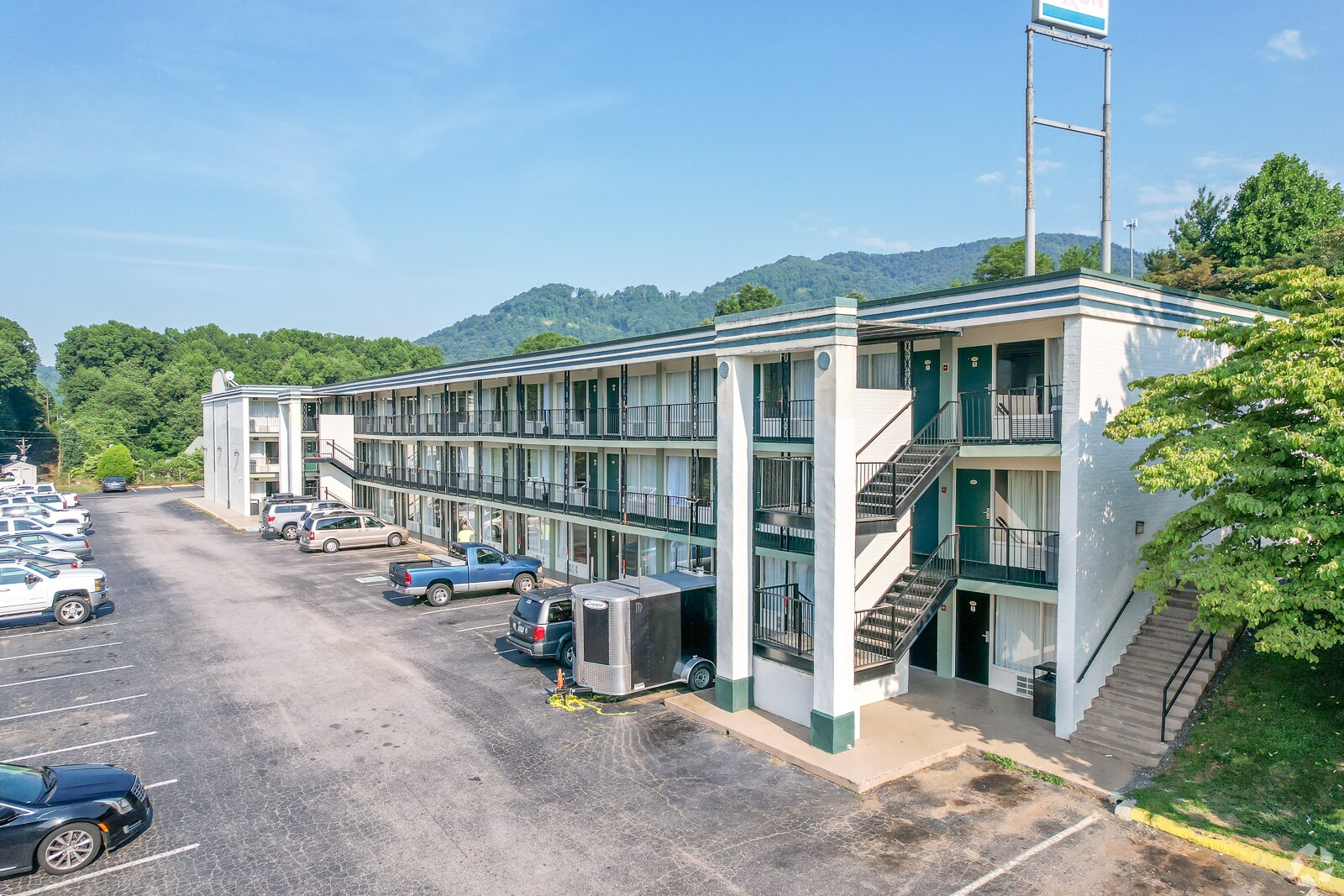 2551 Smokey Park Hwy, Candler, NC à vendre Photo principale– Image 1 sur 7