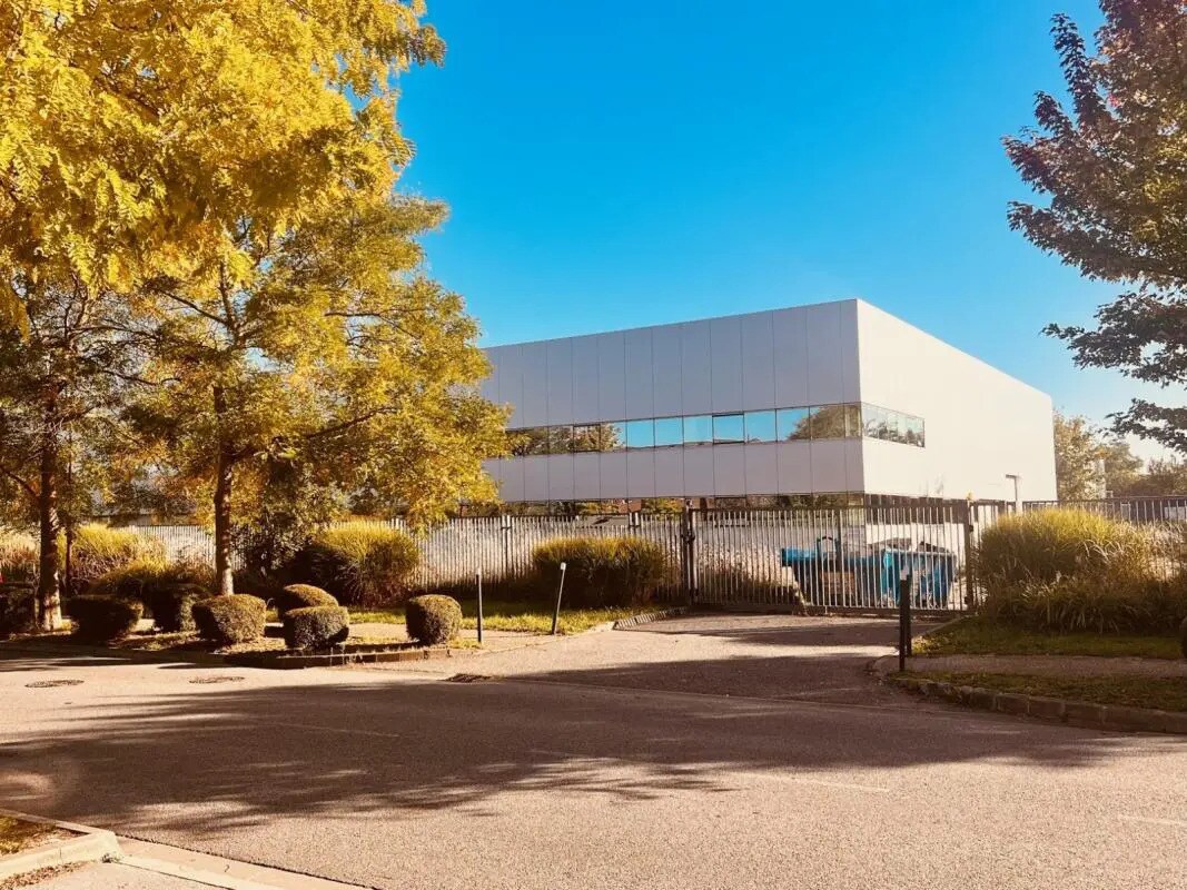 Local d'activités dans BOIS-D'ARCY à vendre Photo de l’immeuble– Image 1 sur 14