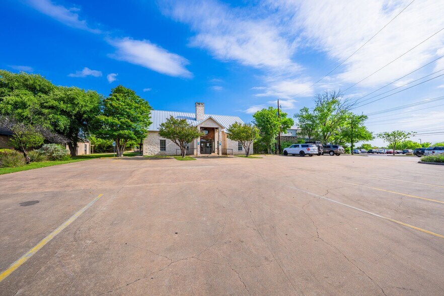 204 W Windcrest St, Fredericksburg, TX à vendre - Photo de l’immeuble – Image 2 sur 24