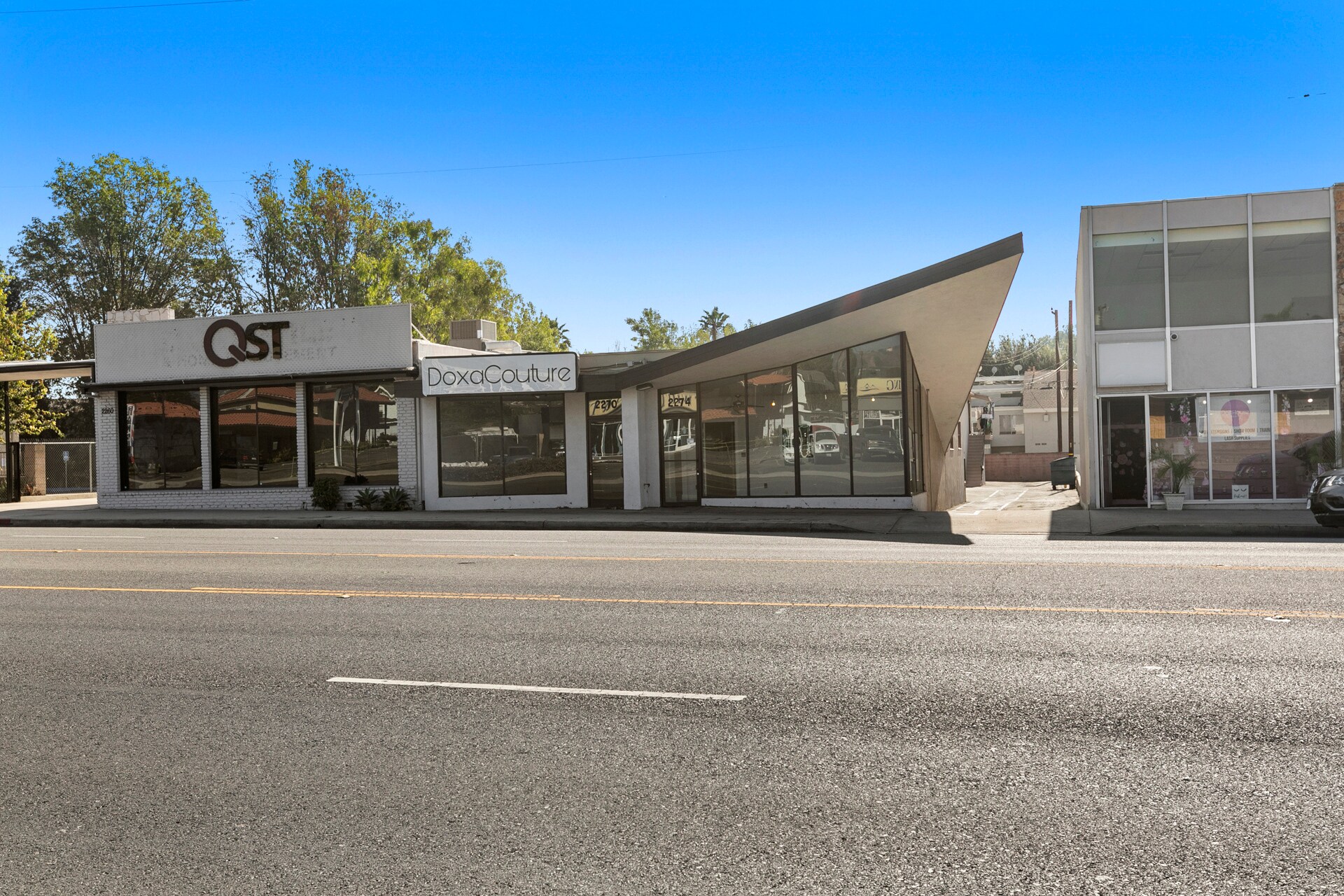 2270-2278 W Whittier Blvd, La Habra, CA à louer Photo de l’immeuble– Image 1 sur 11