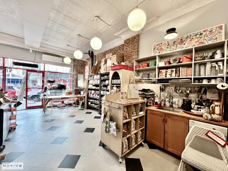 164 Huron St, Brooklyn, NY à louer - Photo principale – Image 1 sur 9