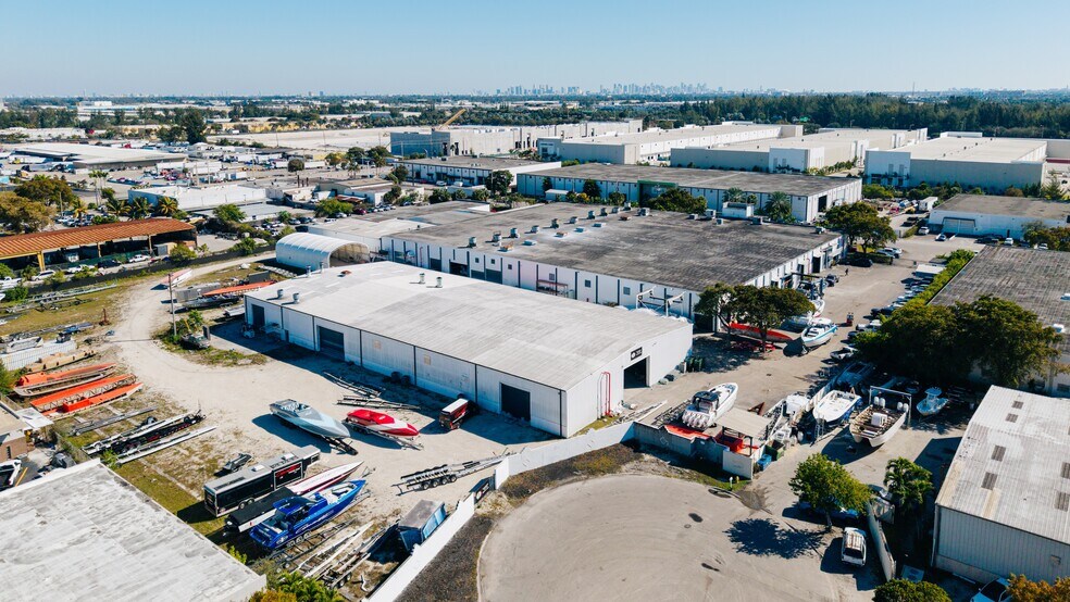 13041 NW 43rd Ave, Opa-locka, FL à louer - Photo de l’immeuble – Image 2 sur 4