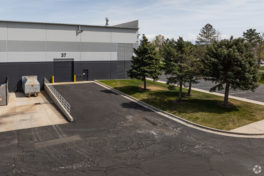5300 Harold Gatty Dr, Salt Lake City, UT à louer - Photo de l’immeuble – Image 3 sur 8