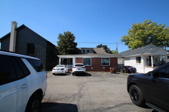 143 Chenoweth Ln, Louisville, KY à louer Photo intérieure– Image 1 sur 7