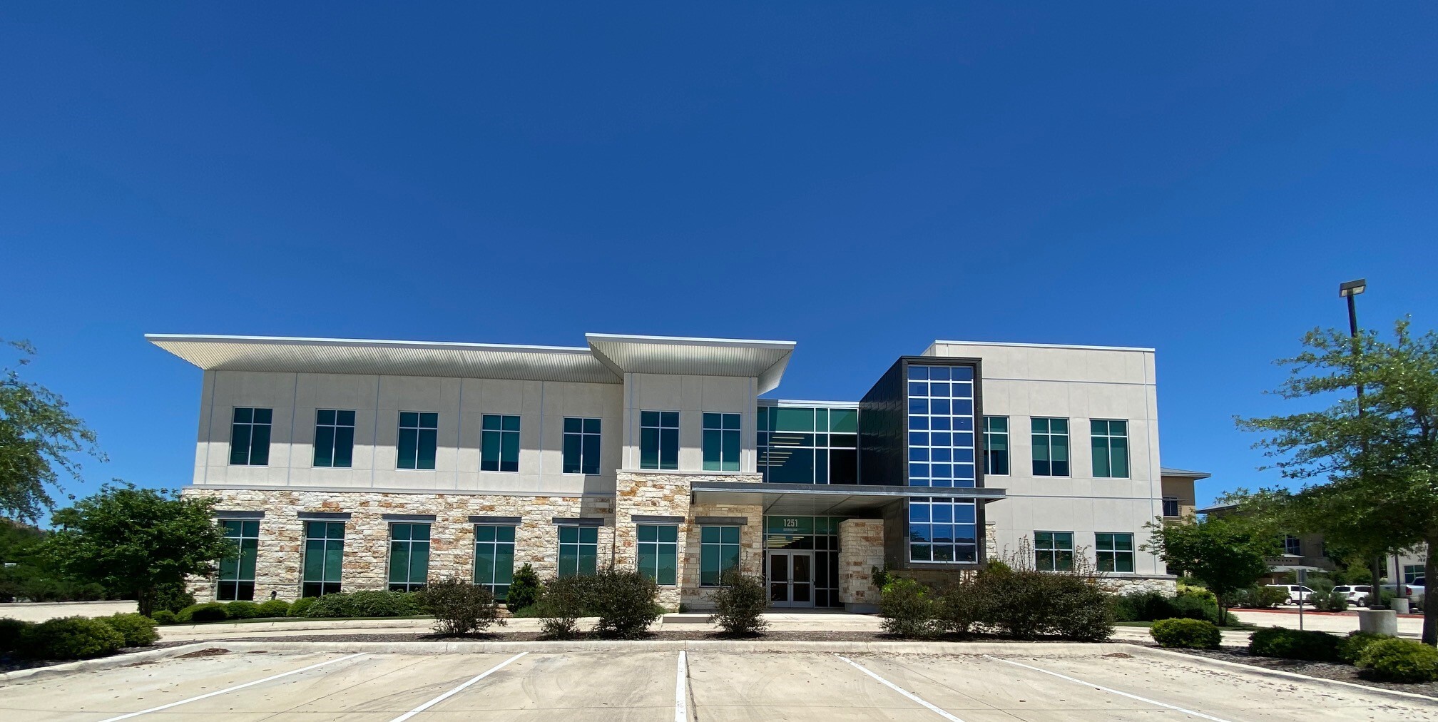 1251 Sadler Dr, San Marcos, TX à louer Photo de l’immeuble– Image 1 sur 6