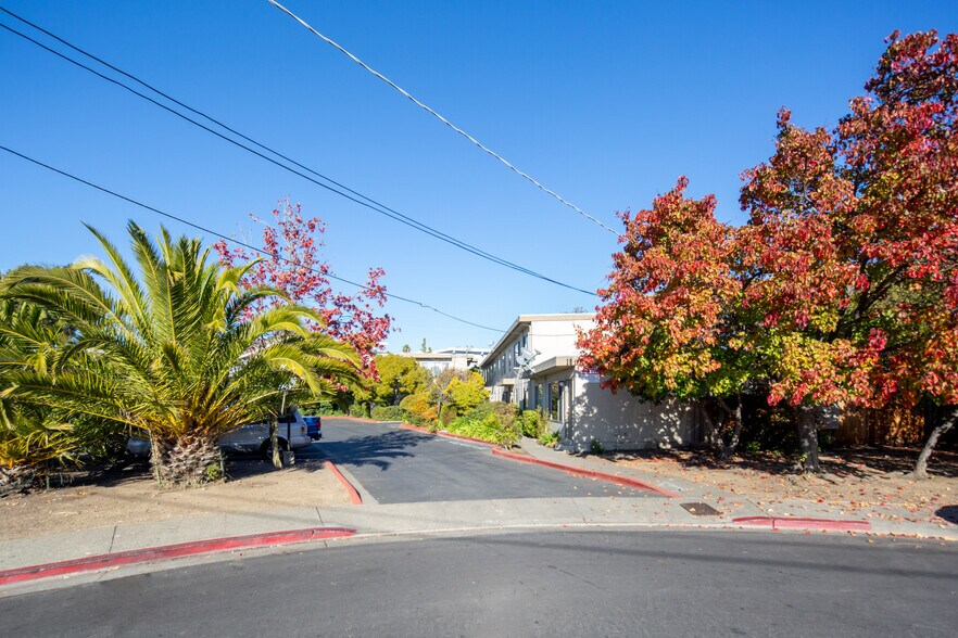 16 Marian Ct, San Rafael, CA à vendre - Photo de l’immeuble – Image 2 sur 20