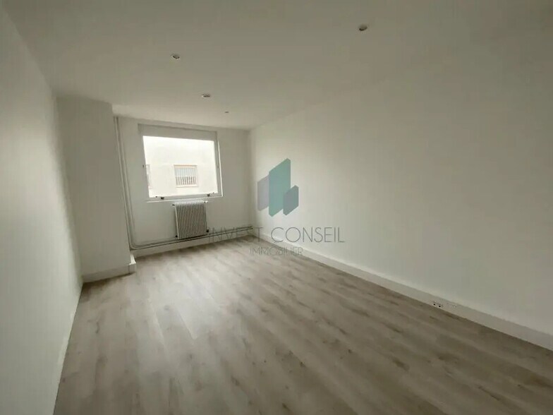 Bureau dans Osny à louer - Photo de l’immeuble – Image 2 sur 5