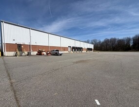 108 Textile Dr, Martinsville, VA à louer Photo de l’immeuble– Image 1 sur 4