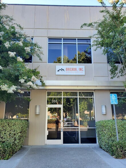 355 Piercy Rd, San Jose, CA à vendre - Photo de l’immeuble – Image 2 sur 25