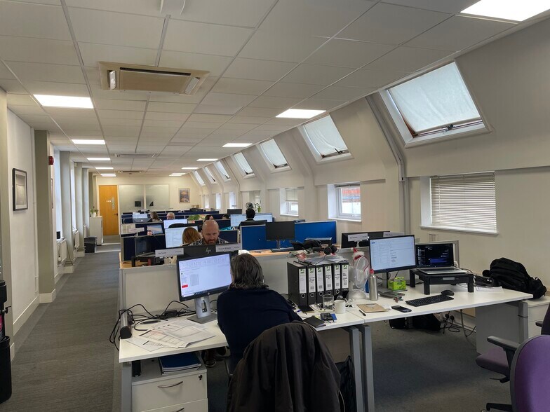 211 High St, Berkhamsted à louer - Photo de l’immeuble – Image 3 sur 6