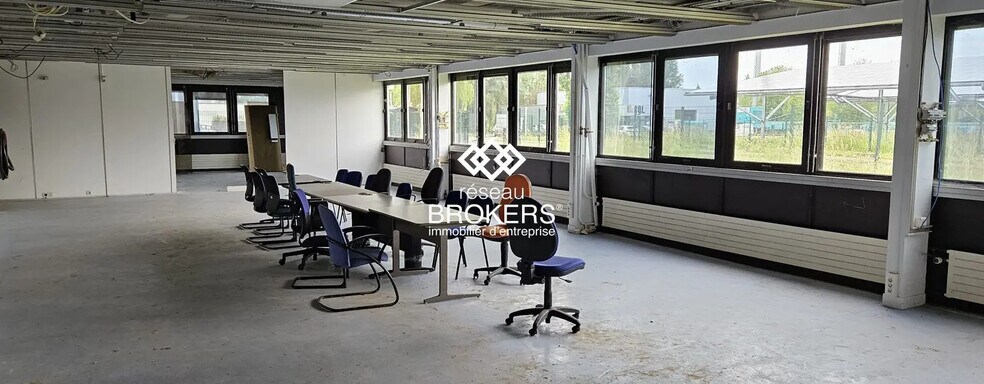 Local d'activités dans Plaisir à vendre - Photo de l’immeuble – Image 3 sur 5