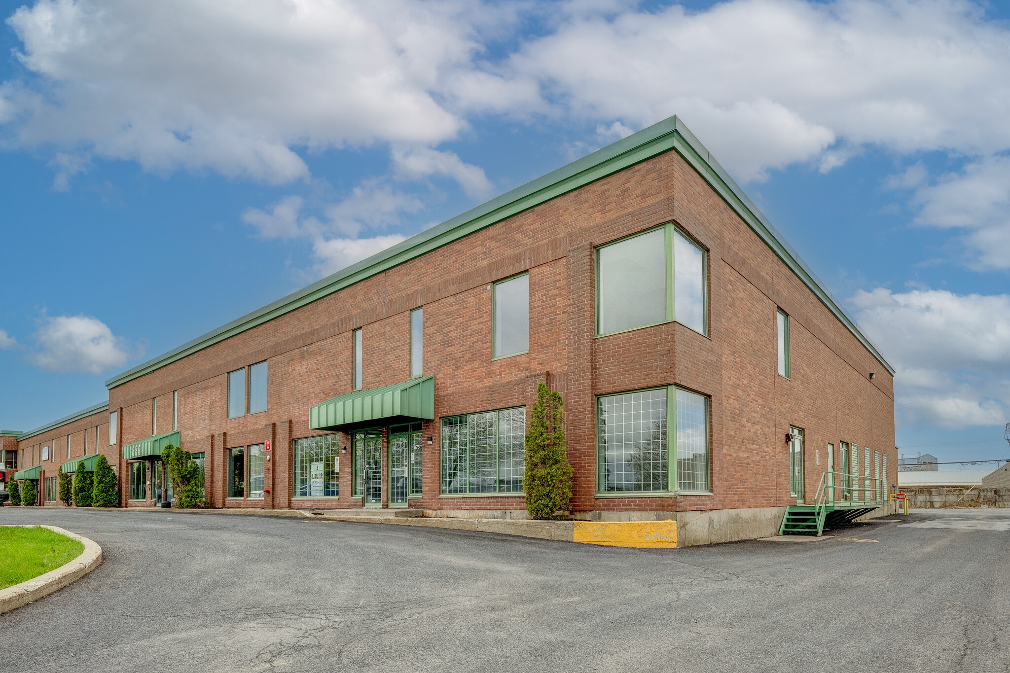 874-896 Rue Jean-Neveu, Longueuil, QC à louer Photo intérieure– Image 1 sur 9