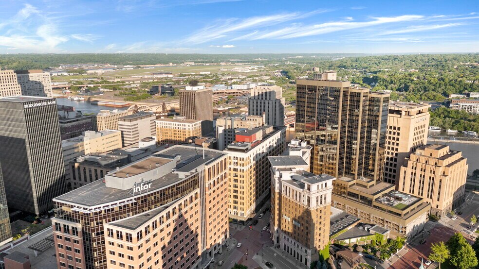 360 Saint Peter St, Saint Paul, MN à louer - Photo de l’immeuble – Image 2 sur 16