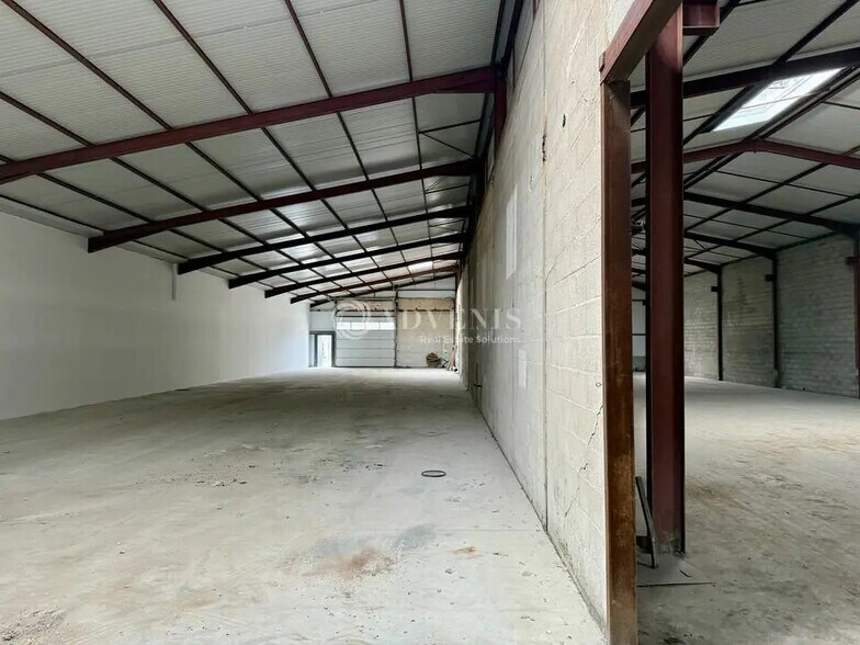 Local d’activités dans Belleville-en-Beaujolais à louer - Photo de l’immeuble – Image 3 sur 7