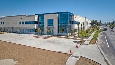 12551 Telegraph Rd, Santa Fe Springs, CA à louer Photo intérieure– Image 2 sur 2