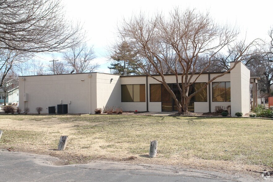 358 S Laura St, Wichita, KS à louer - Photo principale – Image 1 sur 16
